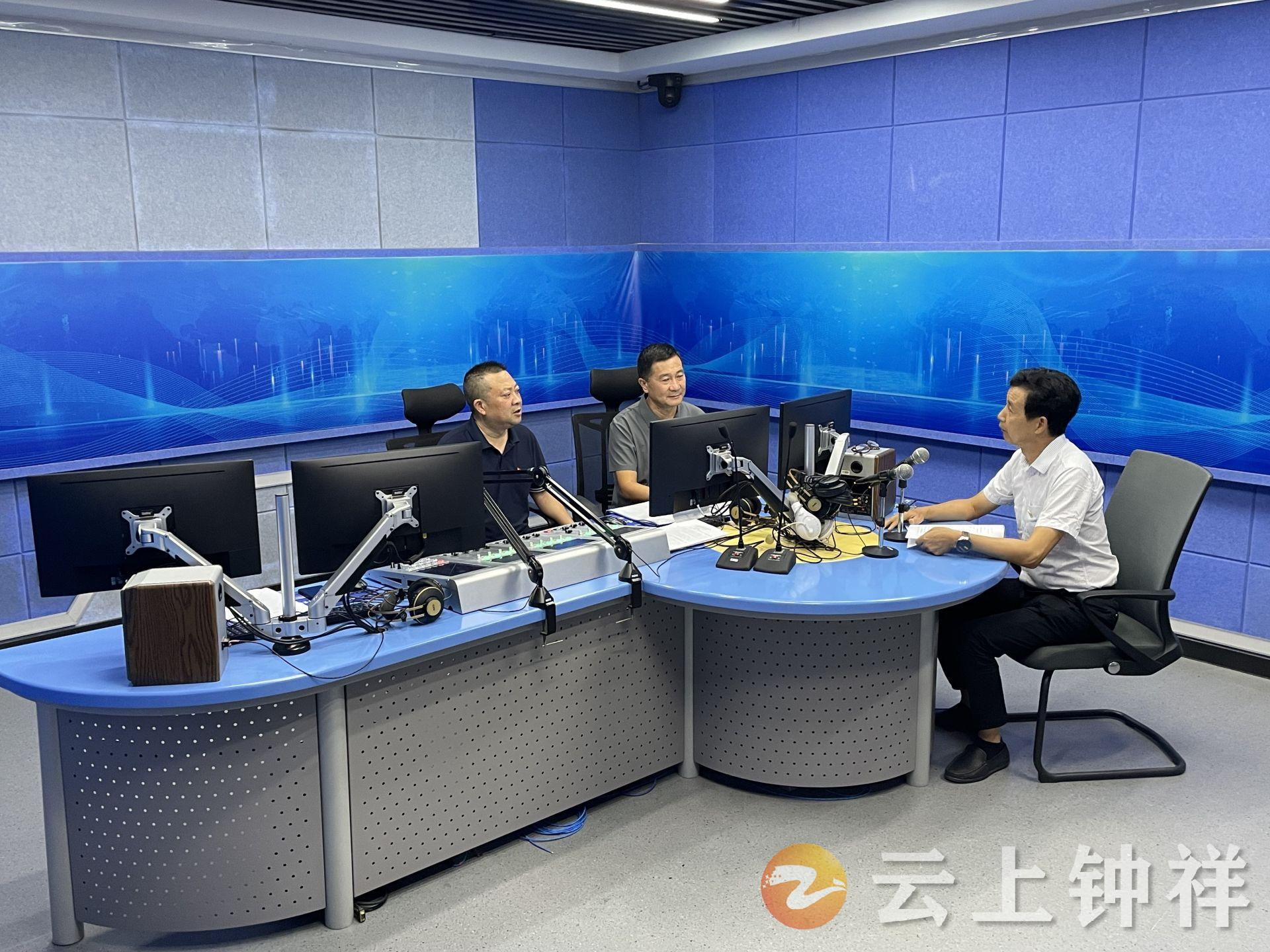 公司領(lǐng)導(dǎo)參加黨風(fēng)政風(fēng)熱線(xiàn)欄目